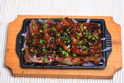 铁板牛仔骨的做法