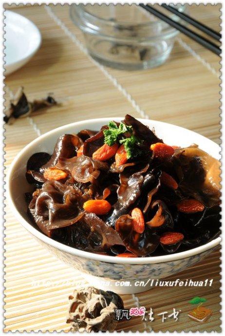 鸡汤煨木耳的做法