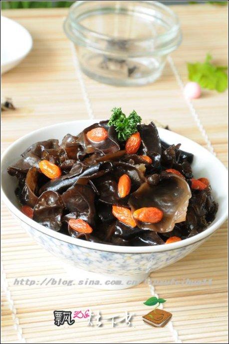 鸡汤煨木耳的做法