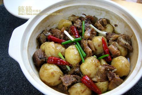 小土豆煨牛腩的做法