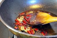 椒香酱猪手的做法