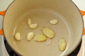 港式秘制猪肘的做法