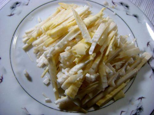 芹菜竹笋裙带菜的做法