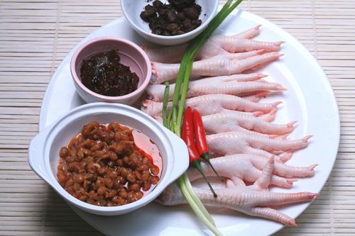 ���˶�����צ������