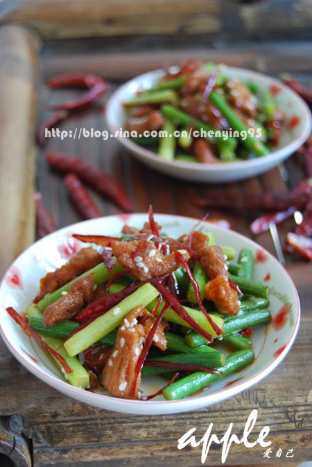 红椒蒜苗炒煎猪肉的做法