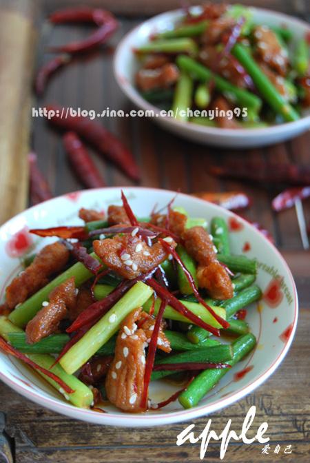 红椒蒜苗炒煎猪肉的做法