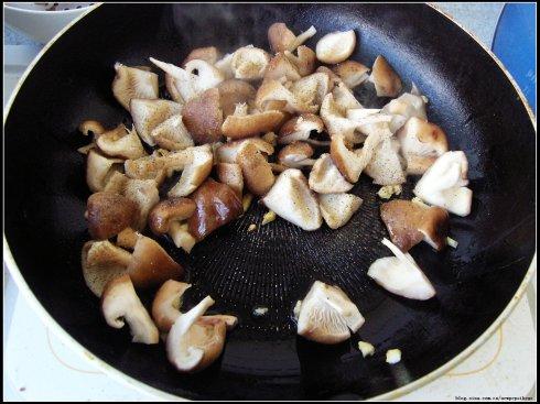 红醋香菇的做法