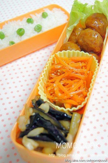 糖醋丸子与素烧茄子便当的做法