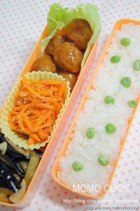 糖醋丸子与素烧茄子便当的做法