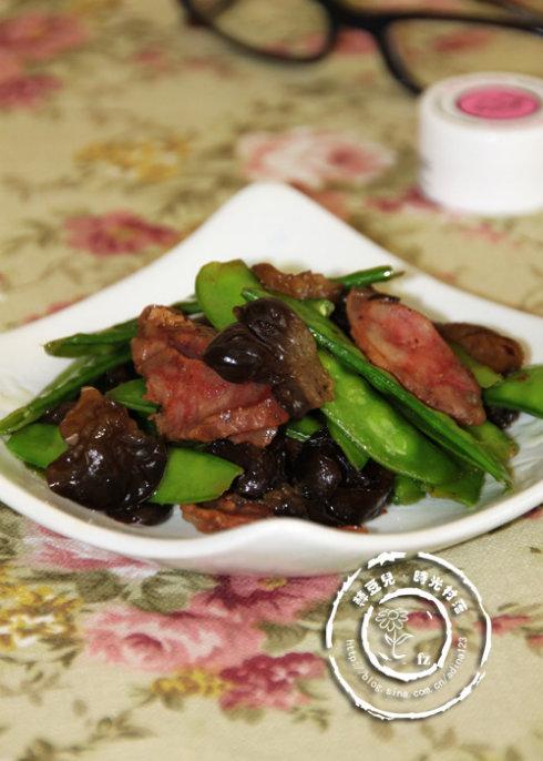 腊肠荷兰豆烧木耳的做法
