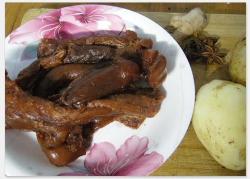 土豆炖牛筋的做法
