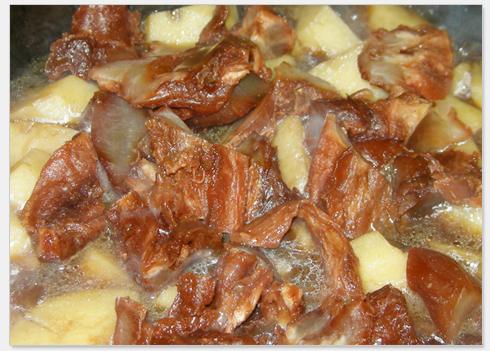 土豆炖牛筋的做法