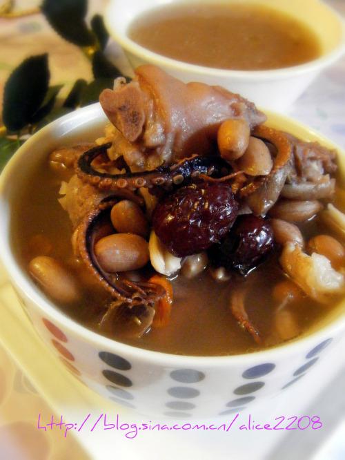 花生八爪鱼煲猪脚汤的做法