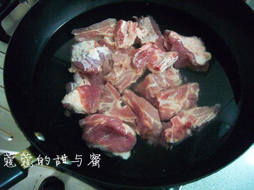 黄花菜排骨汤的做法