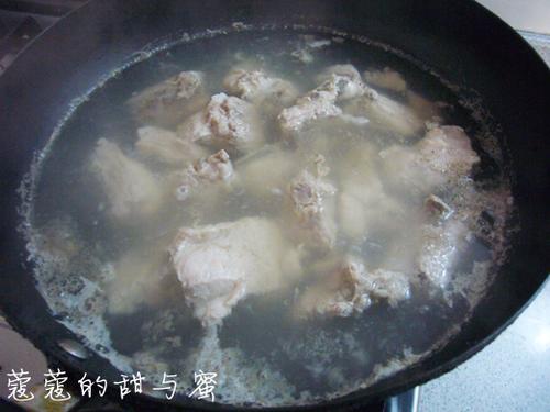 黄花菜排骨汤的做法