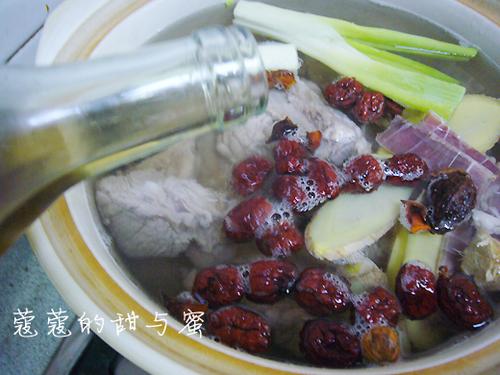 黄花菜排骨汤的做法