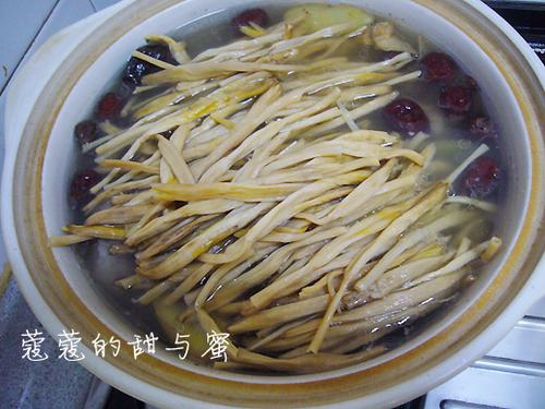 黄花菜排骨汤的做法