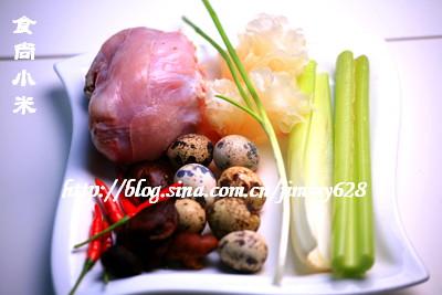 鹌鹑蛋银耳炆兔肉的做法