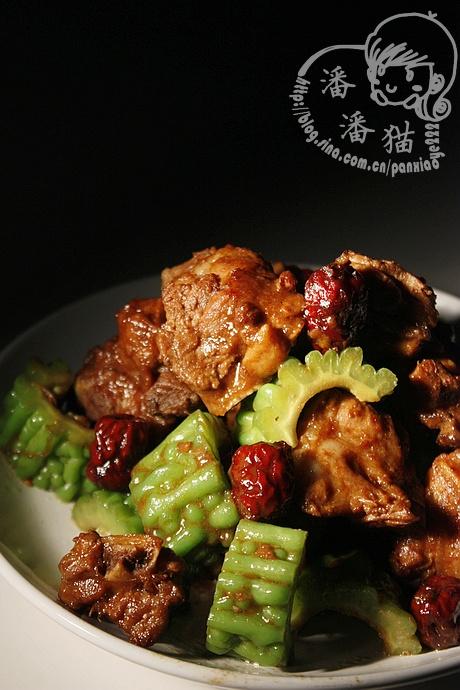 苦瓜酱烧排骨的做法