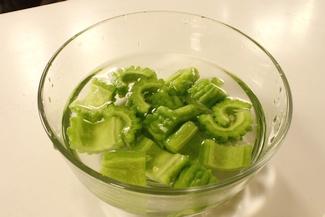 苦瓜酱烧排骨的做法