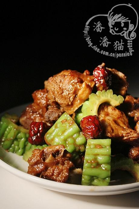 苦瓜酱烧排骨的做法