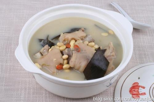 海带黄豆猪蹄汤的做法
