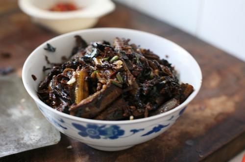 茶油酸菜炒鳝鱼的做法