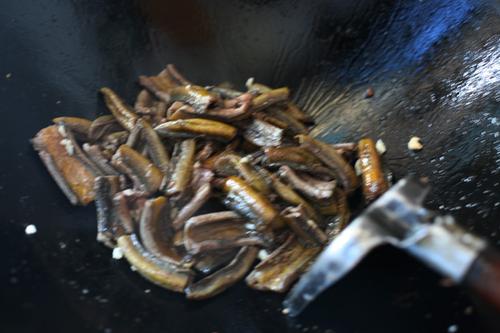 茶油酸菜炒鳝鱼的做法