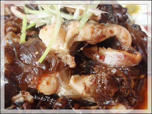 豉油香菇云耳蒸鲶鱼的做法