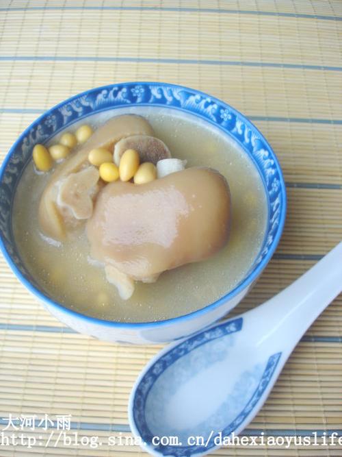 黄豆猪脚汤的做法