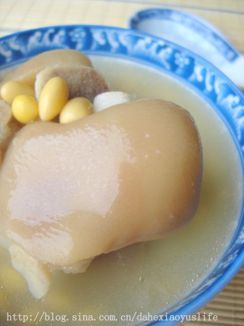 黄豆猪脚汤的做法