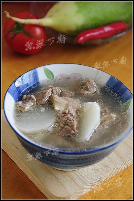 萝卜清汤牛腩的做法