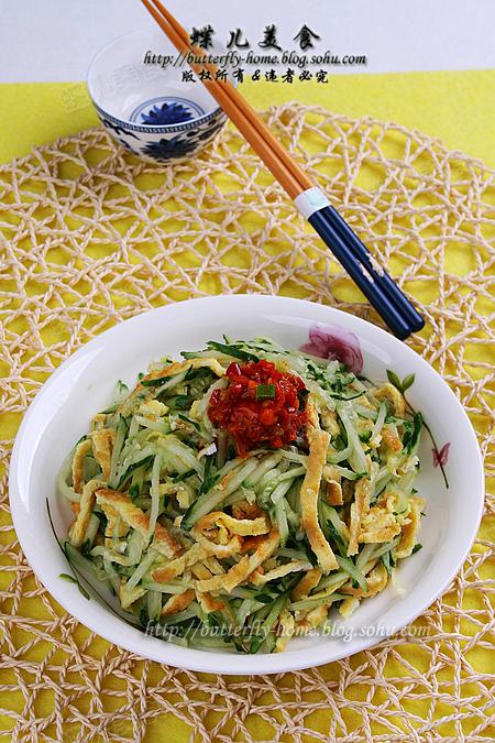 凉拌剁椒芥末蛋皮黄瓜丝的做法