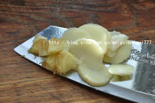 柿子椒生炒鸡腿肉的做法