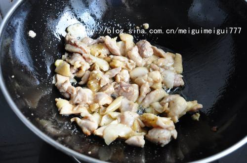 柿子椒生炒鸡腿肉的做法