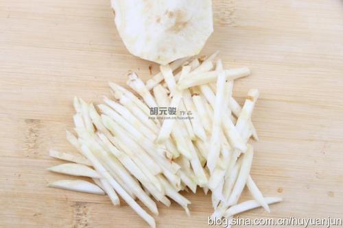 芹菜肉丝的做法