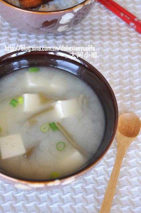 烤鳗鱼饭+味增汤+凉拌海带的做法
