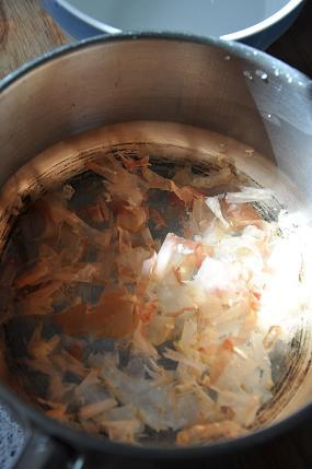 烤鳗鱼饭+味增汤+凉拌海带的做法