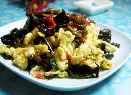 木耳炒鸡蛋的做法