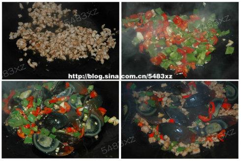 辣椒肉末烩皮蛋的做法