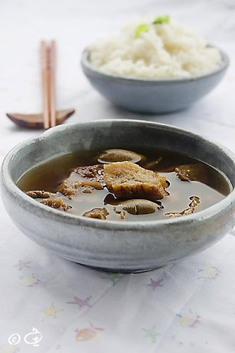 咸橄榄萝卜干猪骨汤的做法