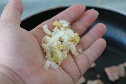 白菜炒木耳的做法