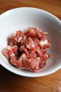 酱烧鸭肉卷心菜的做法