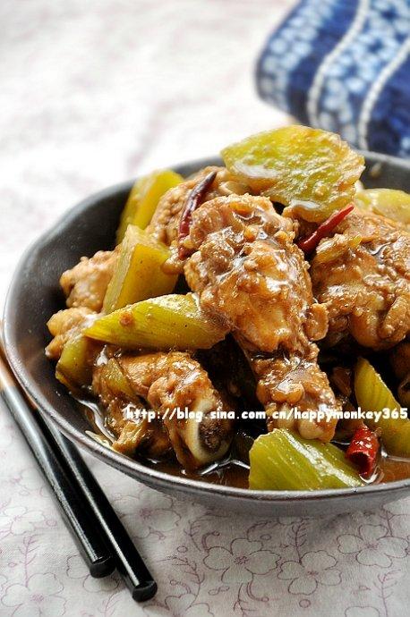 鸡翅根焖烧莴笋的做法