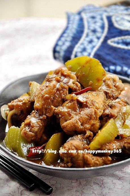 鸡翅根焖烧莴笋的做法