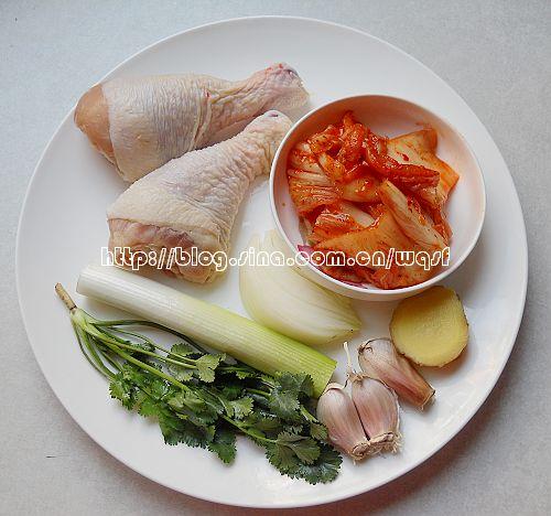 泡菜油淋鸡腿的做法