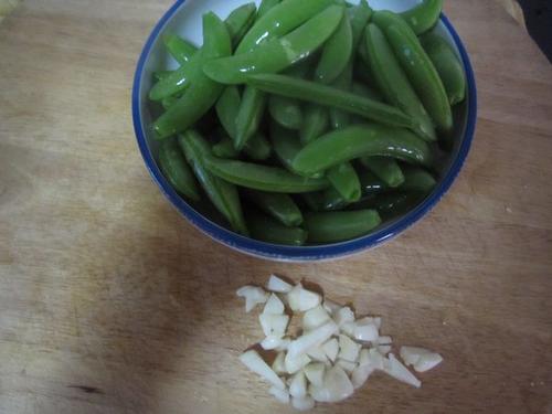蘑菇炒甜豆的做法