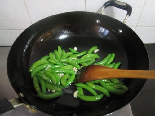 蘑菇炒甜豆的做法