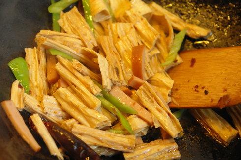 椒香腐竹的做法