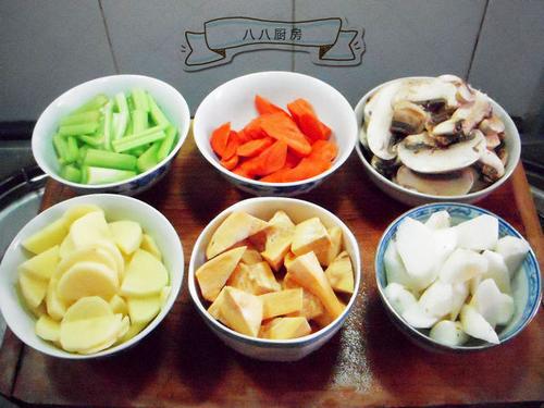 三汁焖牛蛙的做法